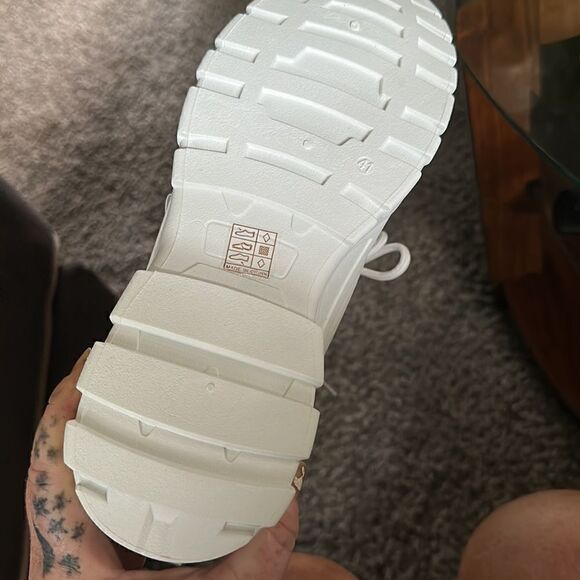 Plush Lined White Boots. Thick soles super comfy. Lace up . Sz 9 - Picture 9 of 9